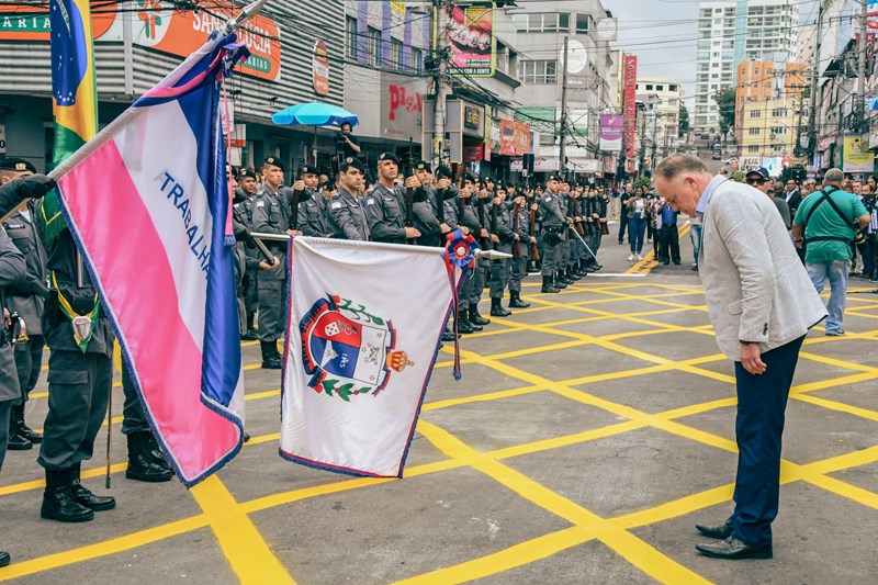  PMES participa de desfile cívico-militar em Cariacica