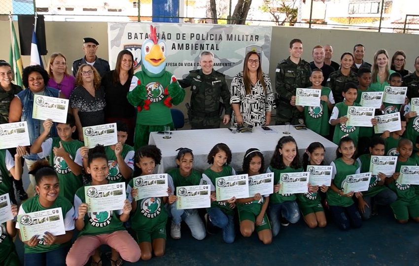  PM realiza formatura do PROEFAS em escola cívico militar