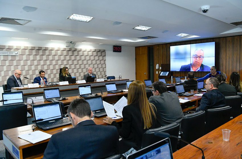  Regulamentar mercado de carbono é urgente, dizem debatedores