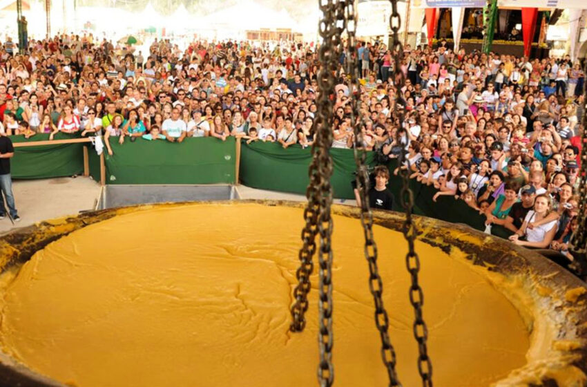  Projeto declara Festa da Polenta patrimônio do ES  Meneguelli destaca o envolvimento da comunidade de Venda Nova na organização da tradicional festa, que acontece anualmente e atrai milhares de turistas