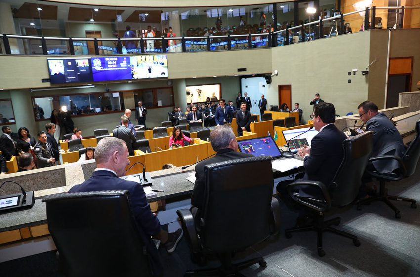  Em manhã de debates, deputados mantêm veto do governo  Projeto do deputado Capitão Assumção que prevê sexo biológico como critério para competições esportivas teve impedimento mantido