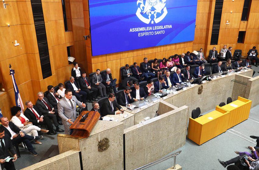  Reforma tributária: Estado quer minimizar perdas  Em seminário para debater assunto, autoridades apresentaram propostas para que texto em Brasília não penalize estados produtores, como o Espírito Santo