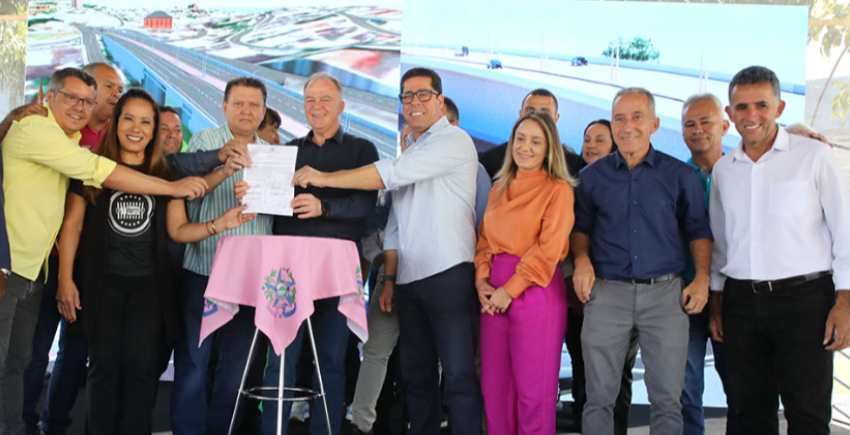  Deputados celebram novo viaduto para Cariacica  Parlamentares participaram da assinatura da ordem de serviço da obra de infraestrutura que deve melhorar o tráfego no entorno do estádio Kleber Andrade