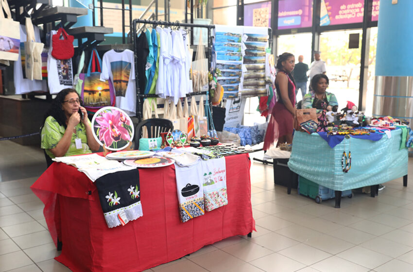  Feira de cultura capixaba é aberta na Assembleia  Promovida pela Comissão de Cultura, mostra vai até a próxima quarta-feira (1º)