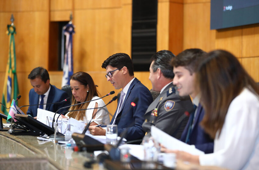  Justiça aprova lista de agressores de animais  Medidas de proteção aos animais estiveram entre as 21 iniciativas avaliadas pelo colegiado que dá parecer sobre a constitucionalidade dos projetos que tramitam na Ales