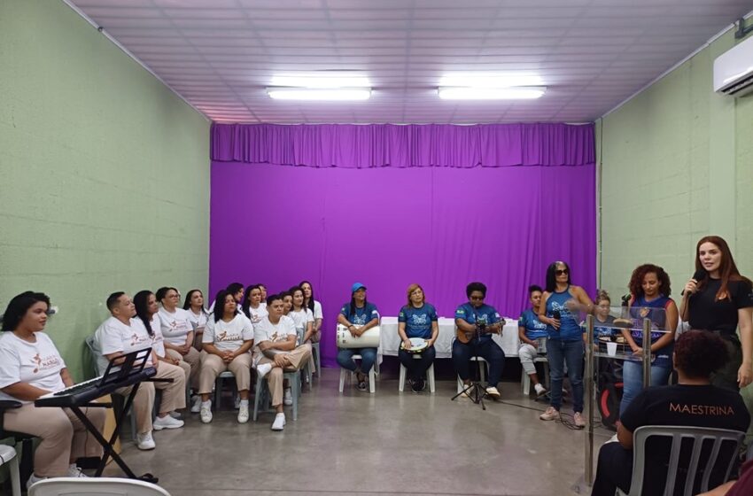  Música, resistência e esperança: internas do CPFC recebem grupo de mulheres sambistas em ensaio aberto