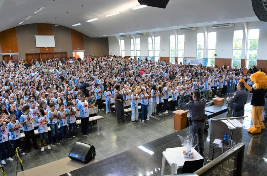  705 alunos da Serra concluem o Proerd em formatura promovida pelo 6º BPM