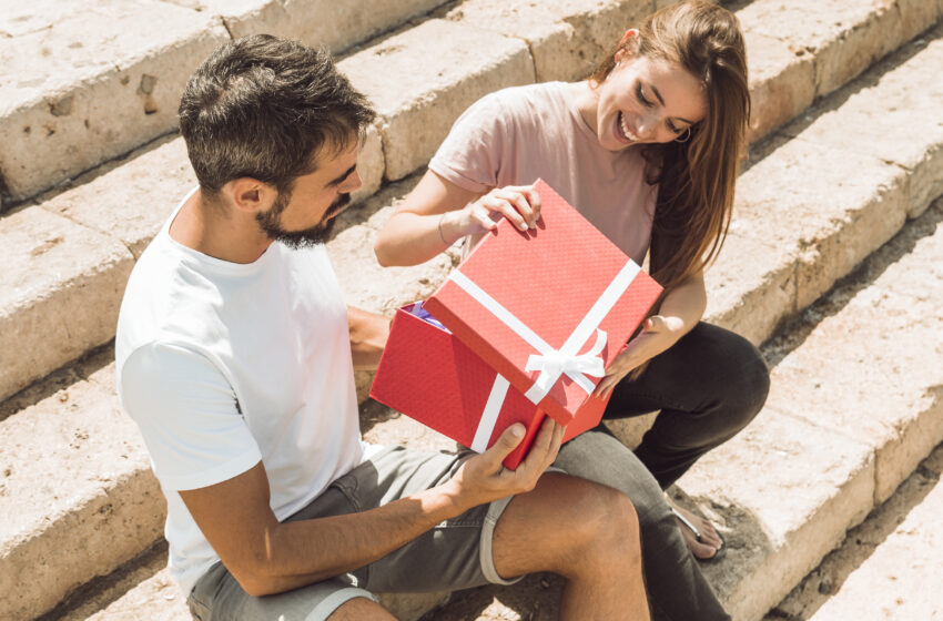  Queda na inflação de roupas femininas e de pacotes turísticos pode reduzir gastos no Dia dos Namorados