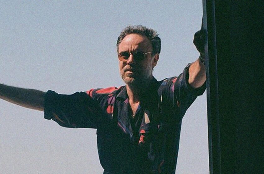  Rodrigo Amarante se apresenta no projeto “De Conversa em Conversa”, em Vila Velha