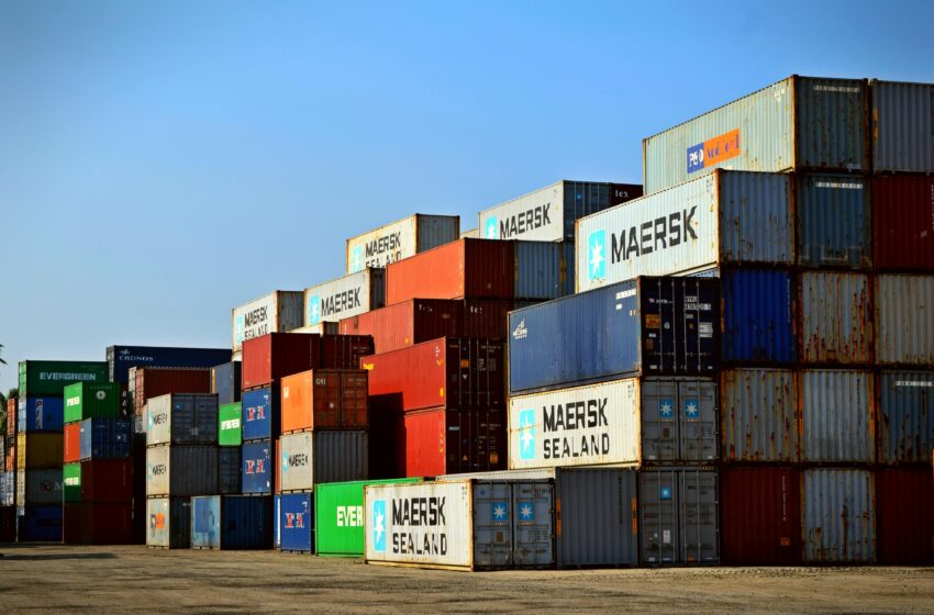  Tarifa de 50% dos EUA ameaça exportações e competitividade brasileira, alerta Sistema Fecomércio-ES