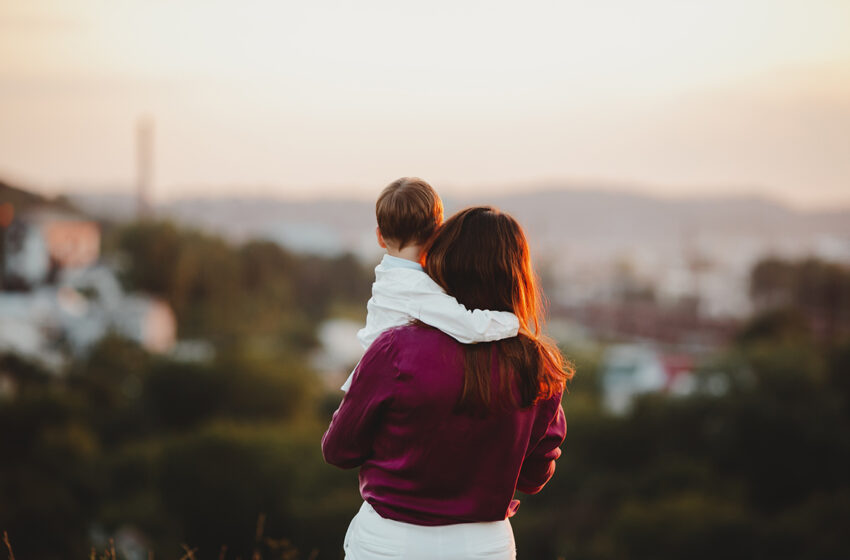  Mães solo poderão ter apoio para emprego, habitação e assistência jurídica