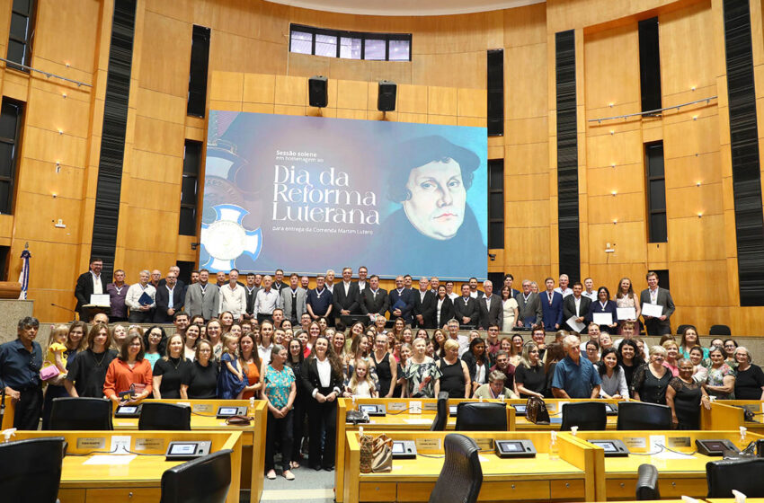 Assembleia celebra Dia da Reforma Luterana com homenagens