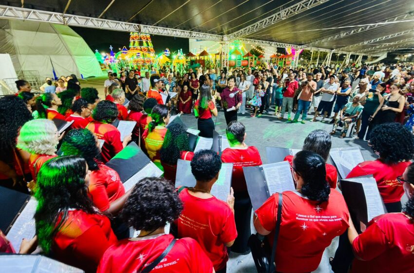  Cantata natalina emociona moradores e visitantes na Vila de Natal em Nova Brasília