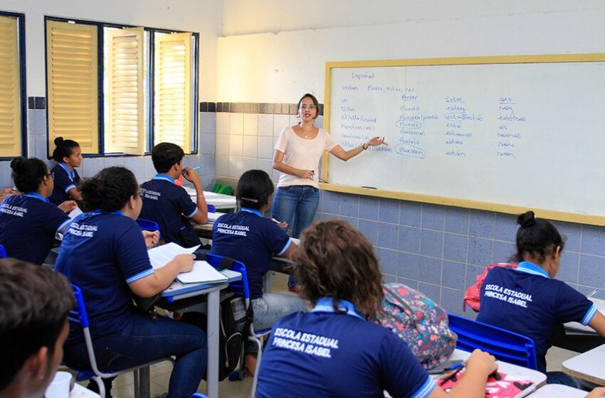  Medida provisória reajusta piso do magistério para R$ 5,1 mil em 2026