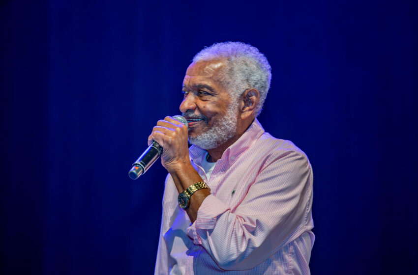  FESTIVAL DE VERÃO DE MANGUINHOS RECEBE NELSON RUFINO, UM DOS MAIORES COMPOSITORES DO SAMBA BRASILEIRO Compositor de clássicos eternizados por Zeca Pagodinho, Alcione, Martinho da Vila e Roberto Ribeiro, o artista sobe ao palco com grande banda e participações especiais em show gratuito.