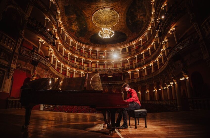  Bruno Hrabovsky apresenta Pink Floyd em releitura para piano no Sônia Cabral
