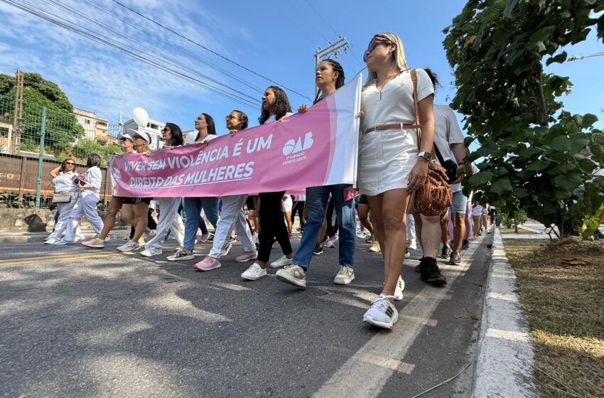  Manhã de domingo na Nova Orla é marcada por caminhada contra o feminicídio