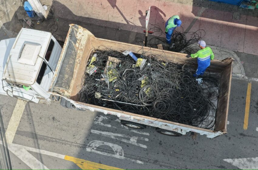  Mais de 800 kg de fios sem uso são retirados da Expedito Garcia durante limpeza visual
