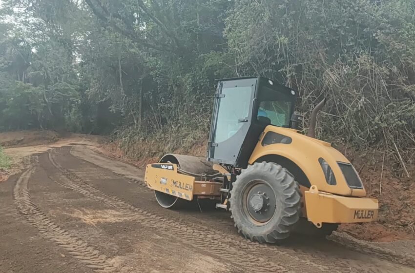  Mais de 5 km de estradas rurais recebem melhorias na região de Patioba